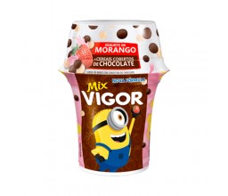 Iogurte Morango Com Cereais Com Chocolate Vigor...