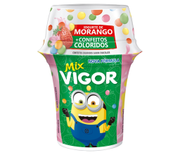 Iogurte Morango com Confeitos Coloridos Vigor...